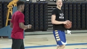 "最顶级的 NCAA 球员和 NBA 明星球员有多大差距？"