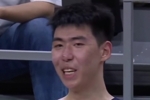 憋笑水平有待提高~广州赢球徐昕场下笑得合不拢嘴 杜锋面沉如水